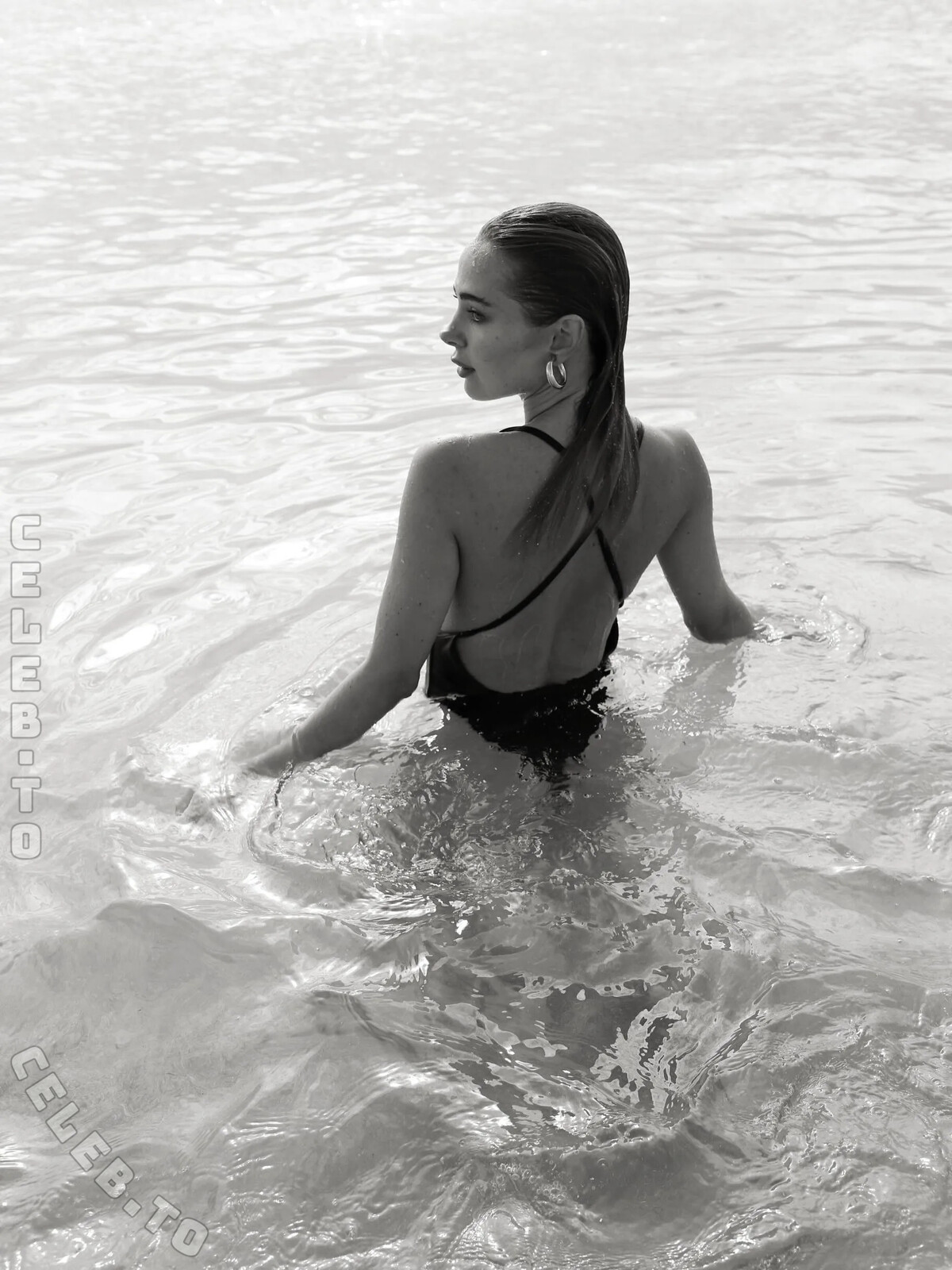 Kimberley Garner nude photo 3