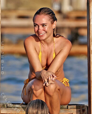 Kimberley Garner nude photo 30