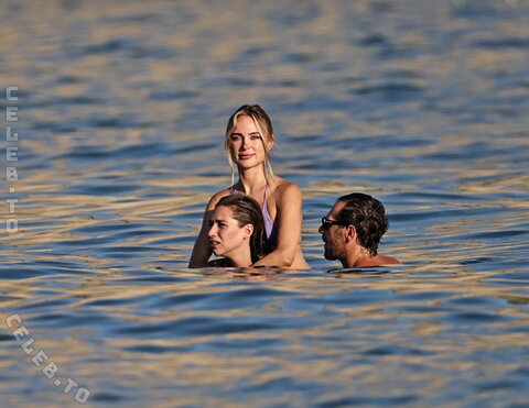 Kimberley Garner nude photo 9