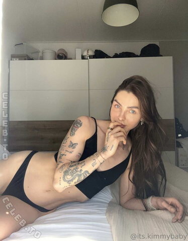 Kimberly van de Kamp nude photo 15