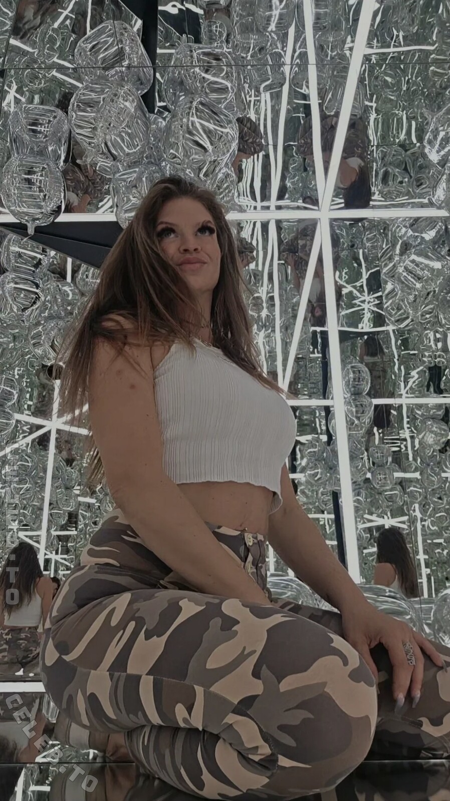 Kimi C 26 nude photo 2