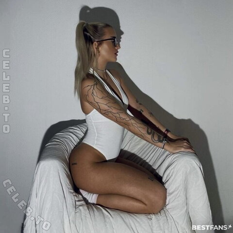 Kim.Lxv Sexy (3 photos)