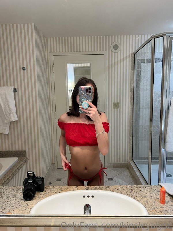 Kinsley Wyatt nude photo 8