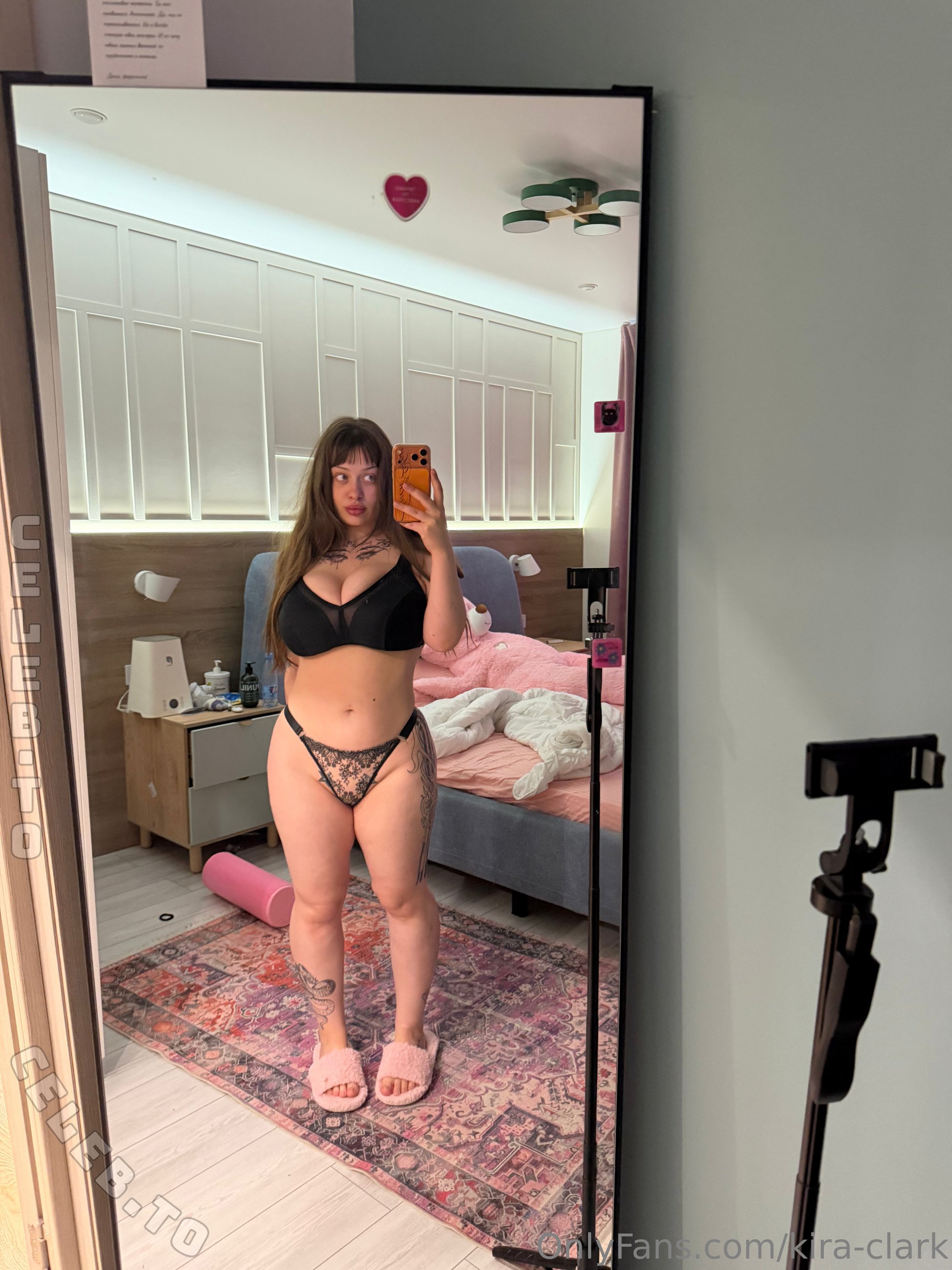 Kira Clark nude photo 3