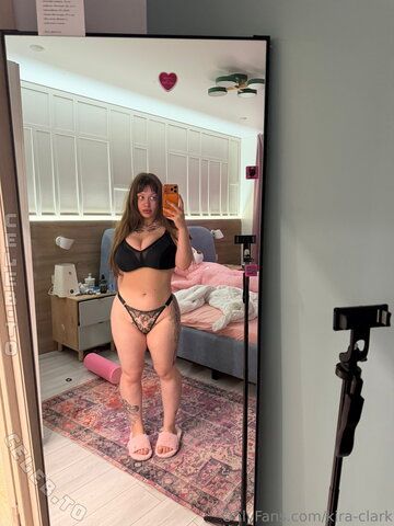 Kira Clark nude photo 14
