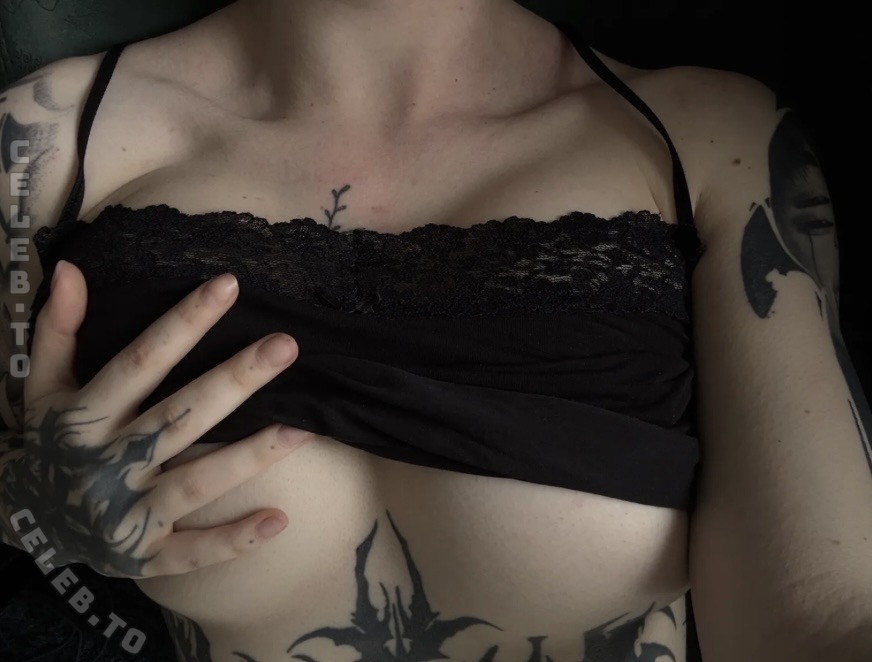 Kira-Julie nude photo 12