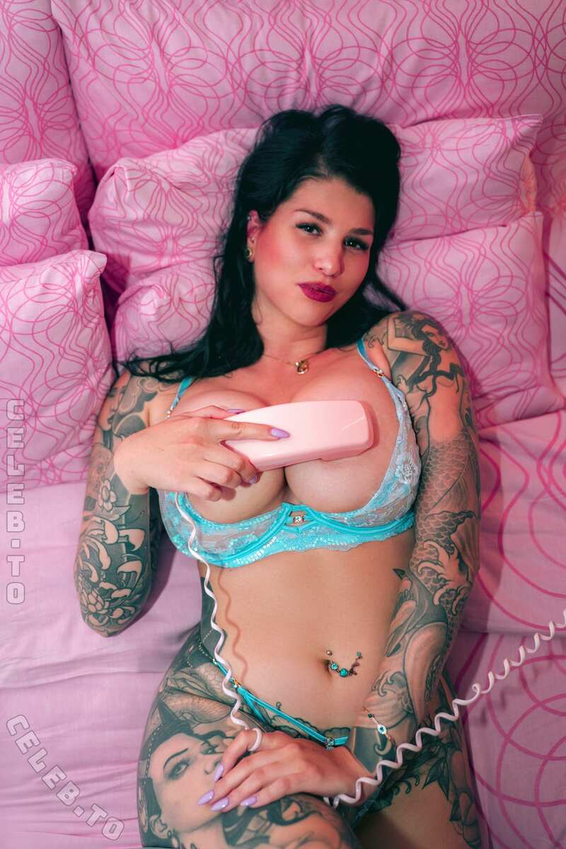 Kira Kane nude photo 3