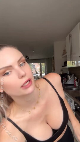 Kira Karambole nude photo 9
