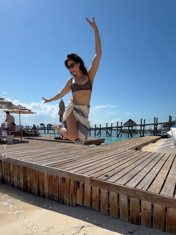 Kira Kosarin nude photo 13