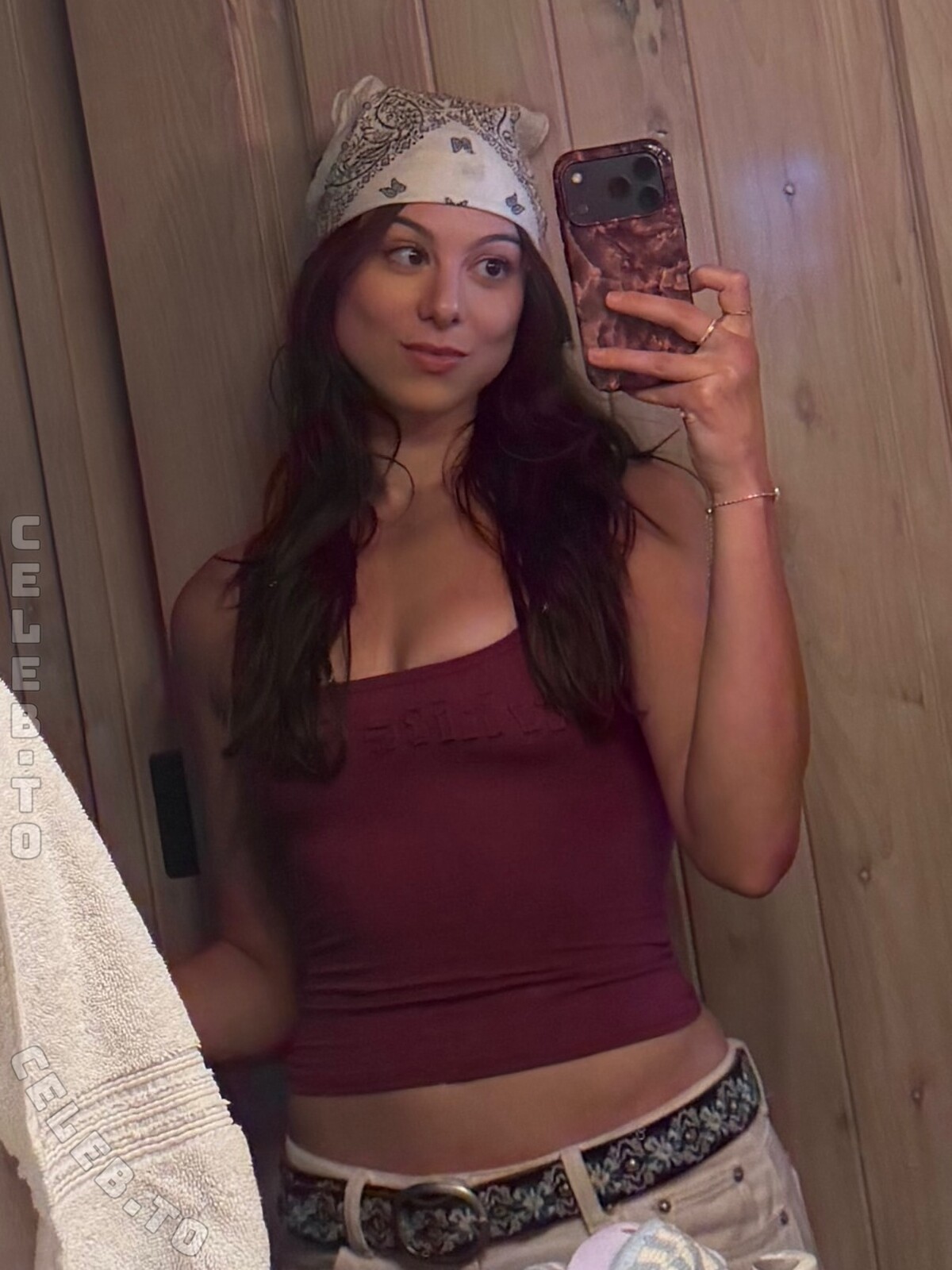 Kira Kosarin nude photo 3