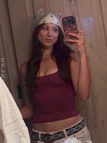 Kira Kosarin nude photo 3
