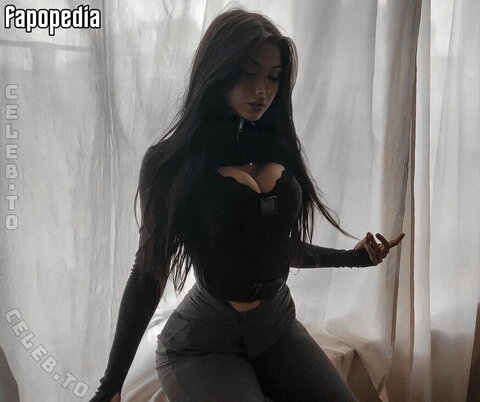 Kiratheghoul Hot (3 photos)