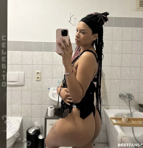 Kischa Richter nude photo 8