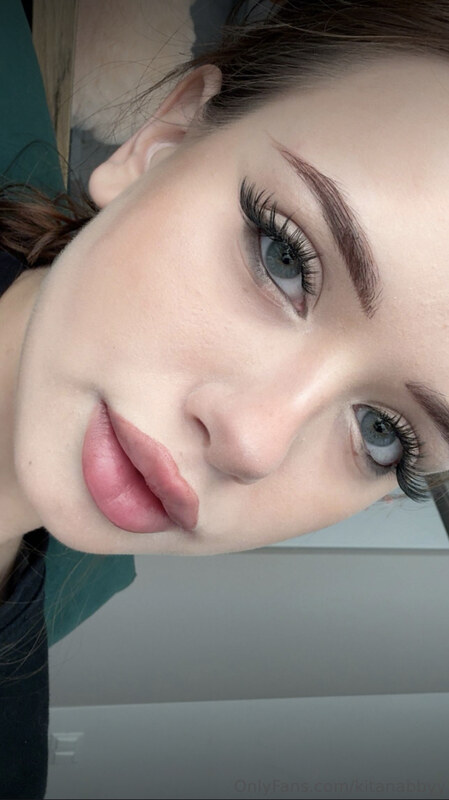 Kitanabbyy nude photo 11