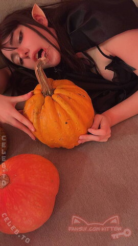 Kittew nude photo 37