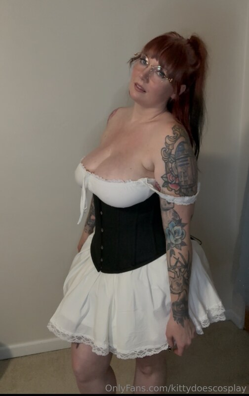 KittyDoesCosplay nude photo 1