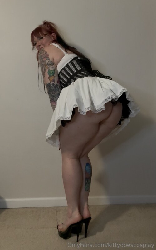 KittyDoesCosplay nude photo 1