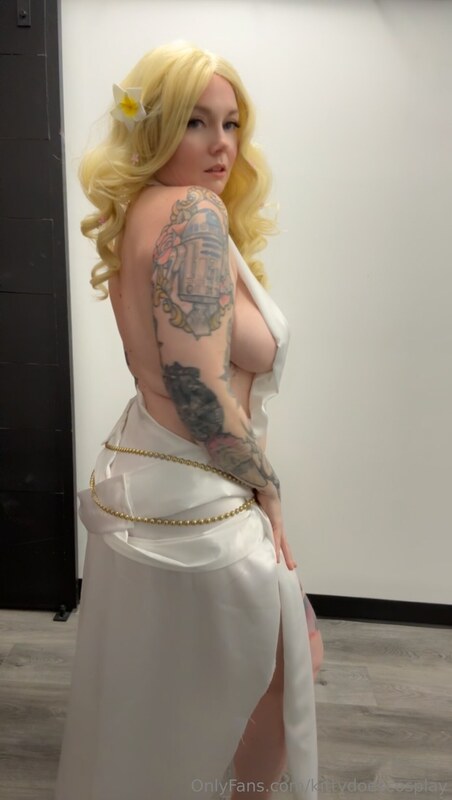 KittyDoesCosplay nude photo 1