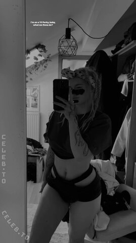 kittykattoni nude photo 22