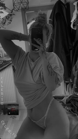 kittykattoni nude photo 17