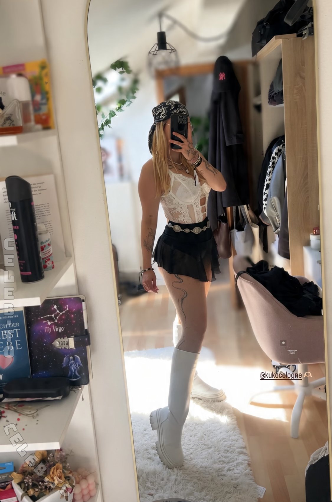 kittykattoni nude photo 1
