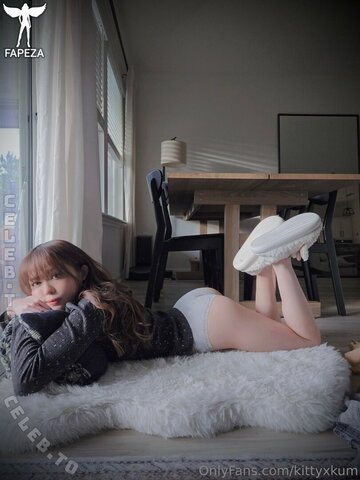 Kittyxkum nude photo 8