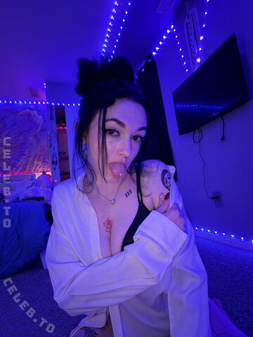 kkaywwaa nude photo 3