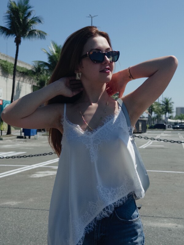 Klara Castanho nude photo 6