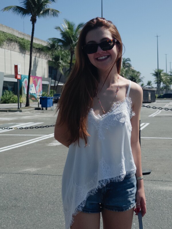 Klara Castanho nude photo 7