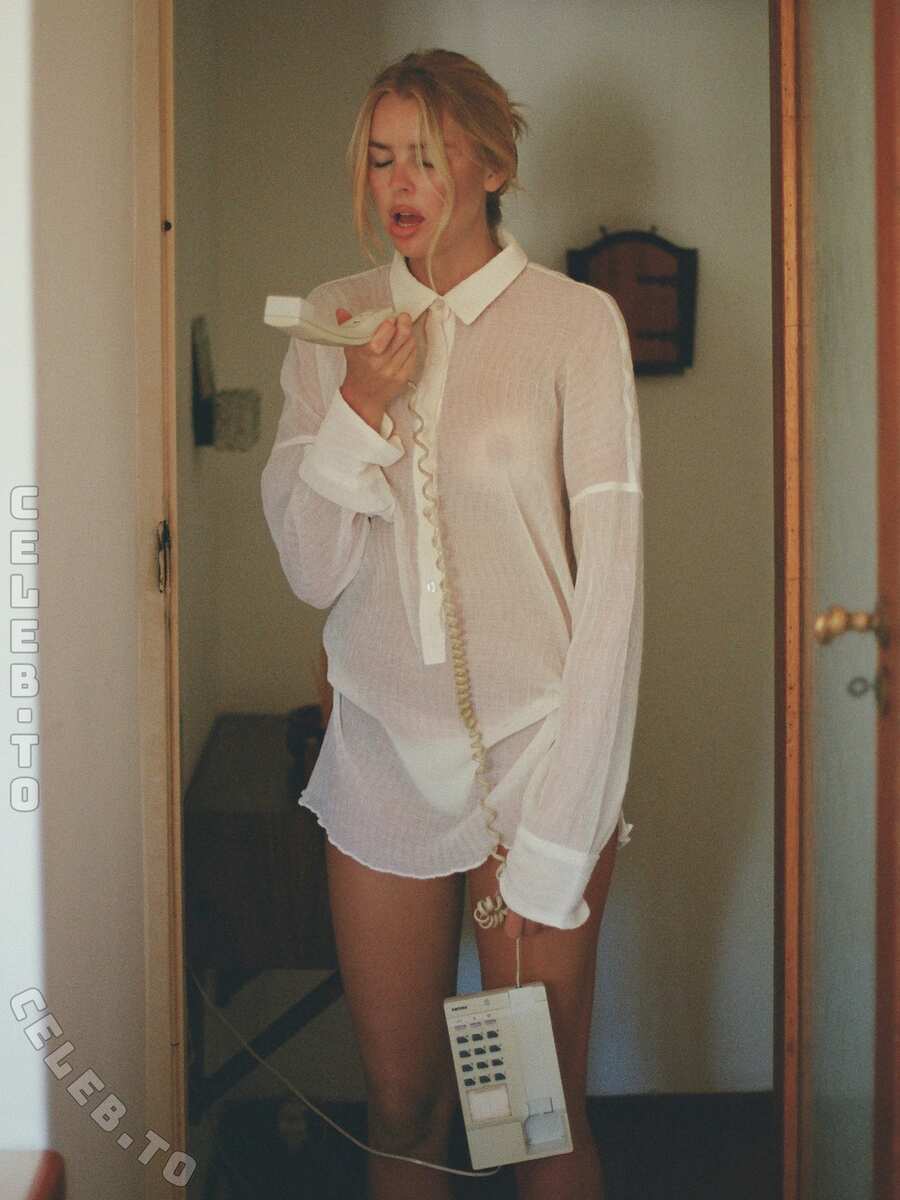 Klara Hellqvist nude photo 4
