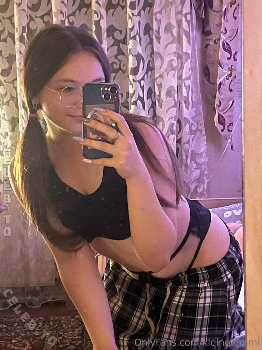 Kleine.emmi nude photo 1