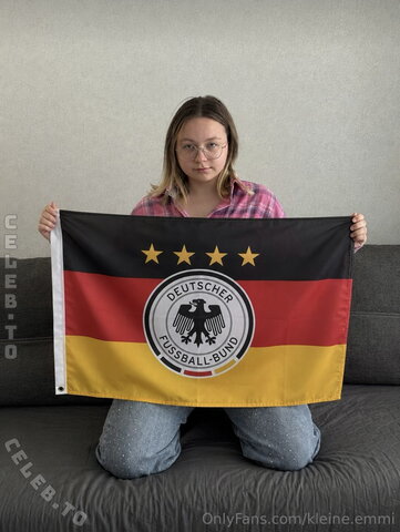 Kleine.emmi nude photo 1