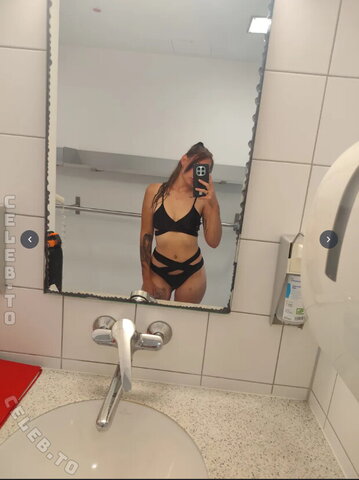 Kleinegaach98 nude photo 2