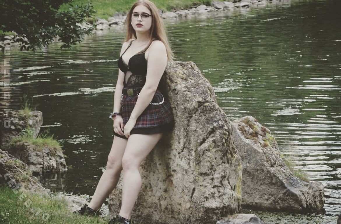 Kleinesmiststueck nude photo 1