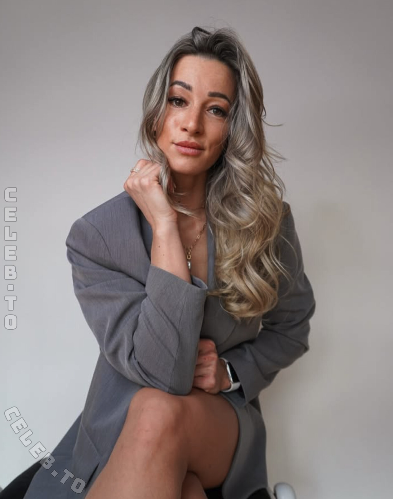 k.mercedes.benz_ nude photo 2