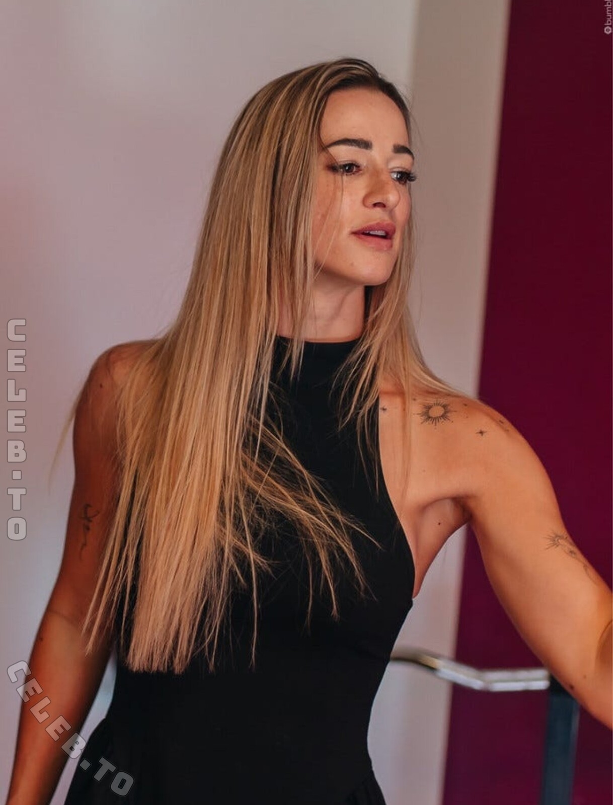k.mercedes.benz_ nude photo 4
