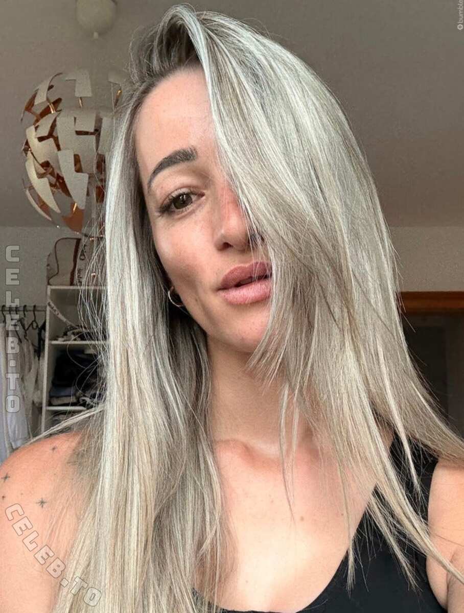 k.mercedes.benz_ nude photo 5
