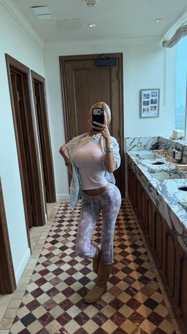 kngemma nude photo 1