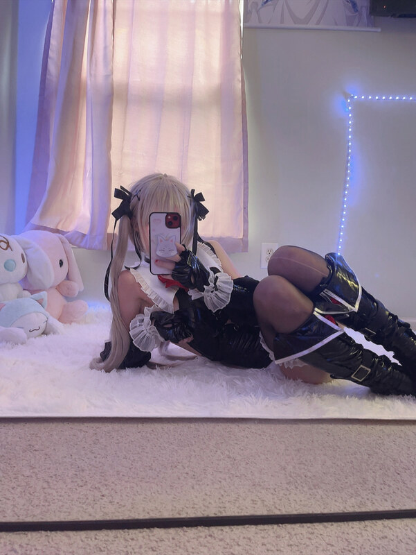 komocos nude photo 10