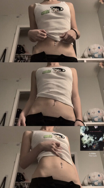 komocos nude photo 12