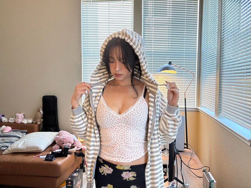 Kong nude photo 5