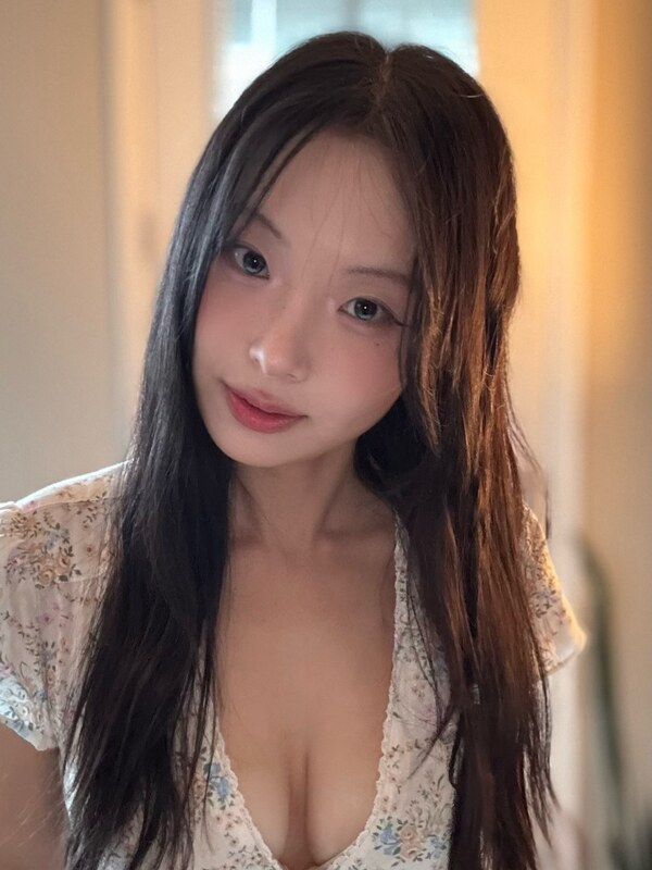 Kong nude photo 3