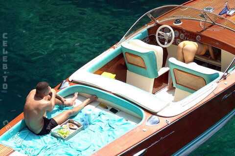 Kourtney Kardashian nude photo 20