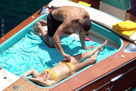 Kourtney Kardashian nude photo 8