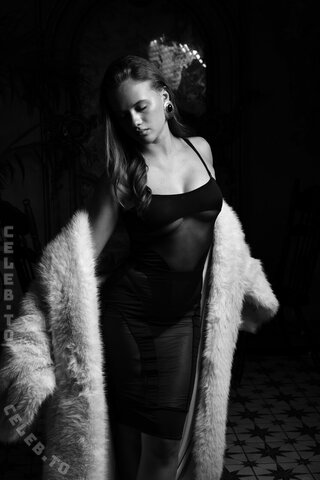 Kristyna Shmidt nude photo 7