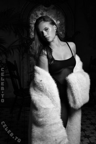 Kristyna Shmidt nude photo 9
