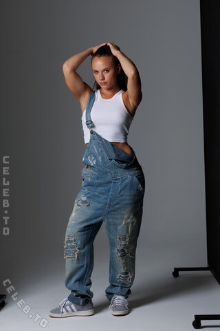 Kristyna Shmidt nude photo 14