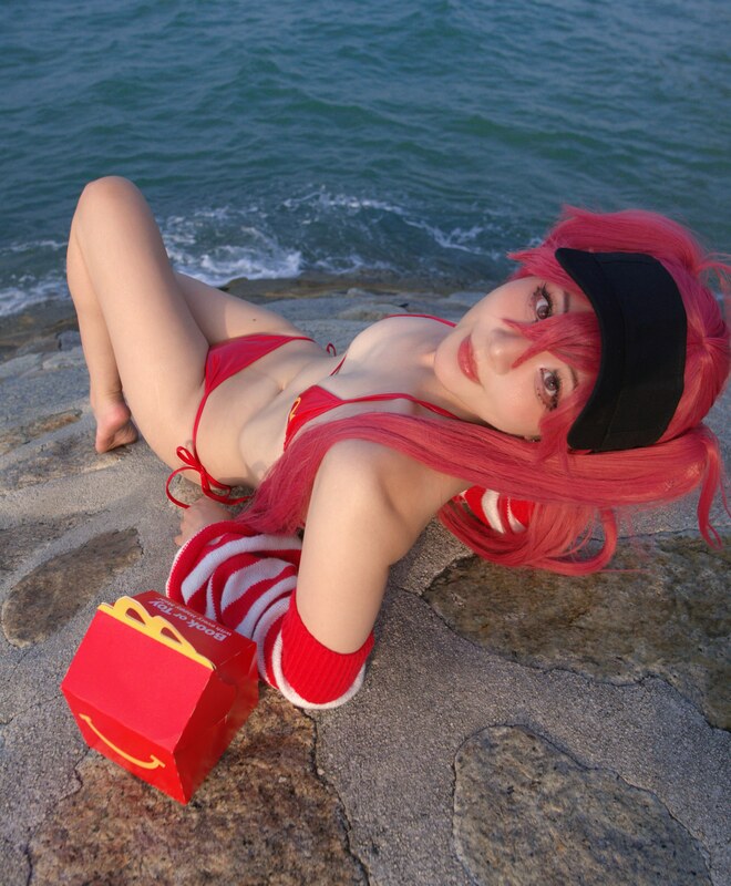 Kumabeari nude photo 2