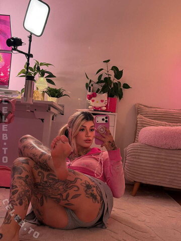 Kunshikitty nude photo 22