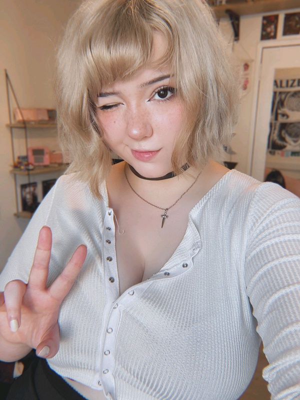 kvwviiju nude photo 3